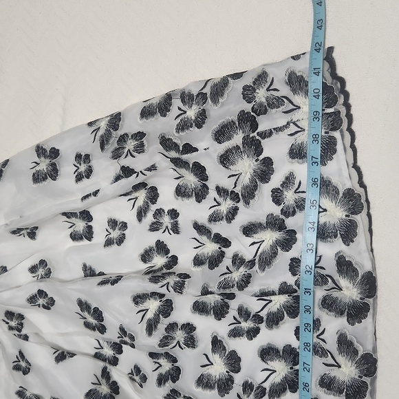 TALBOTS Elegant Black and White Floral Skirt Size 12 butterflies design - Picture 13 of 15